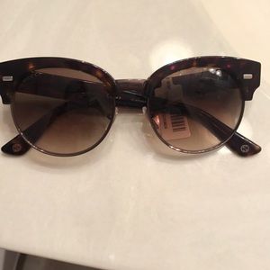 Brand new Gucci cat eyed sunglasses!